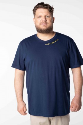 Camiseta Básica Algodão Premium - Gola C - Estampa na Gola - Azul Marinho