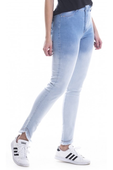 Calça Jeans Skinny Hot Pants Barra Desfiada