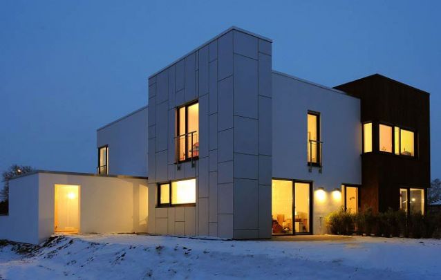Uma opção entre casas modernas com dois andares