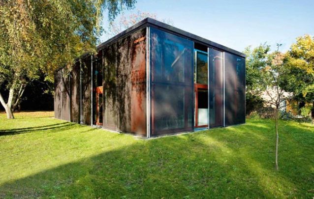 Uma casa moderna literalmente em forma de cubo!