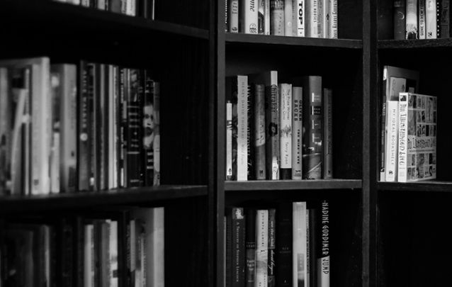 Qual a estante de livros mais adequada para ter em casa?