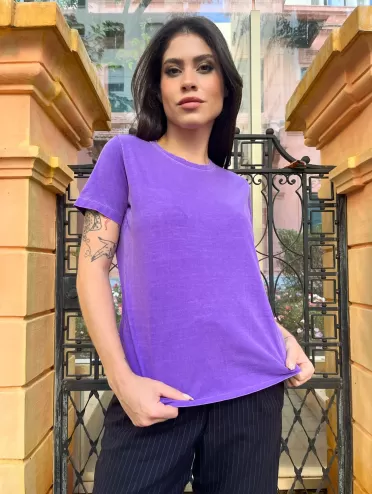 Camiseta Feminina Estonada Lisa Manu Roxo Púrpura