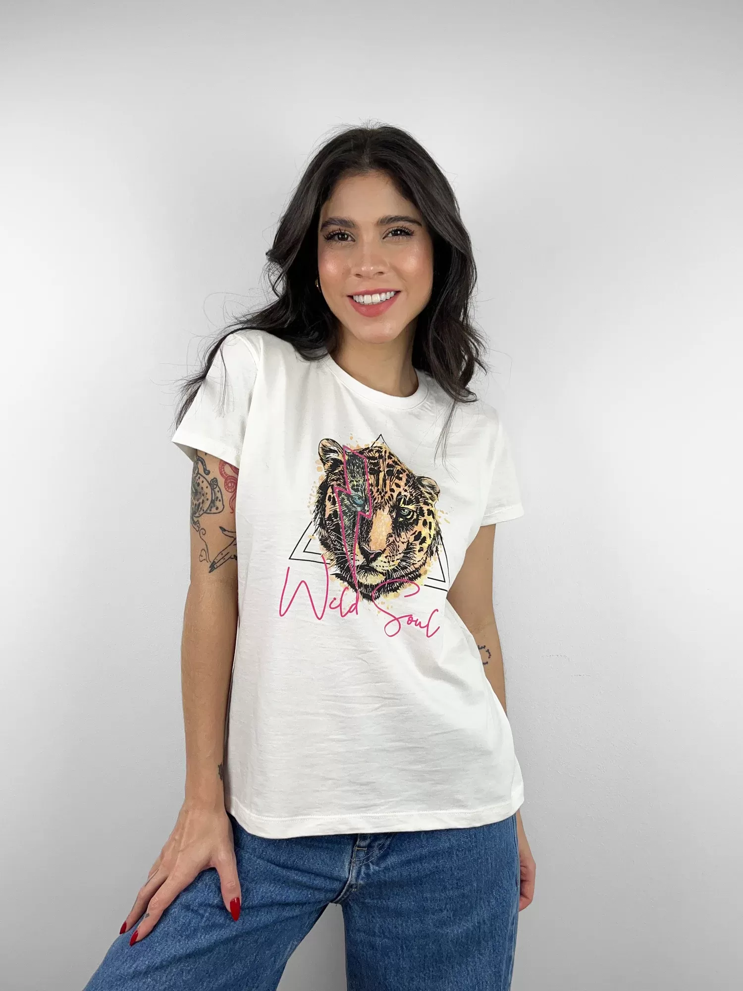 Camisetas femininas em cores e estampas super estilosas