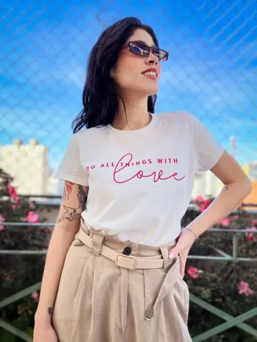 Camiseta Feminina de Algodão Estampada Love