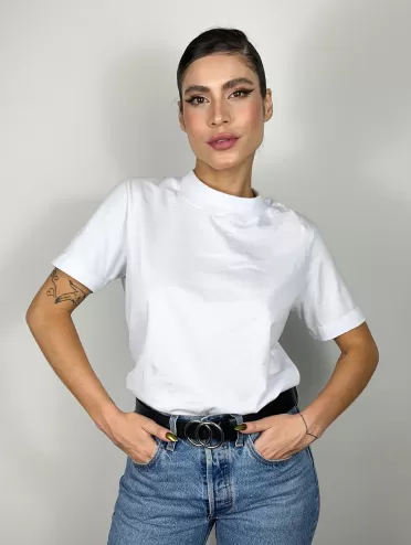 Camiseta Feminina de Algodão Gola Alta e Manga Curta Gisele