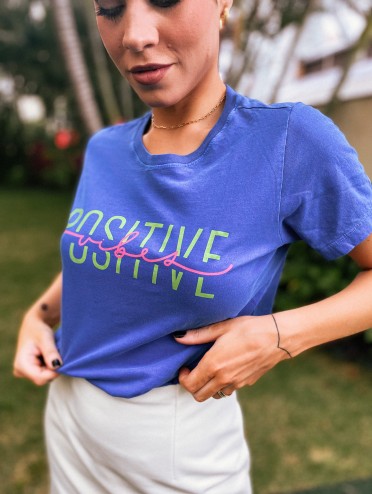 Camiseta Feminina Estonada Estampa Positive